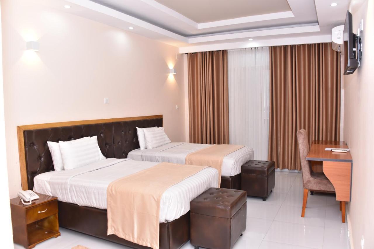 King'S Conference Centre 호텔 부줌부라 외부 사진